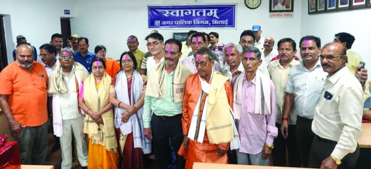 सेवानिवृत्त कर्मियों ने सभी को मिलकर कार्य करने किया प्रेरित