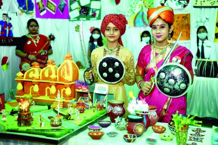 प्रदर्शनी में विद्यार्थियों ने अपनी प्रतिभाओं का किया प्रदर्शन 