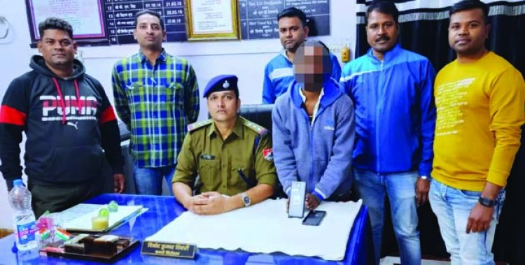 ट्रेन में चोरी करने वाले आरोपी को आरपीएफ ने पकड़ा