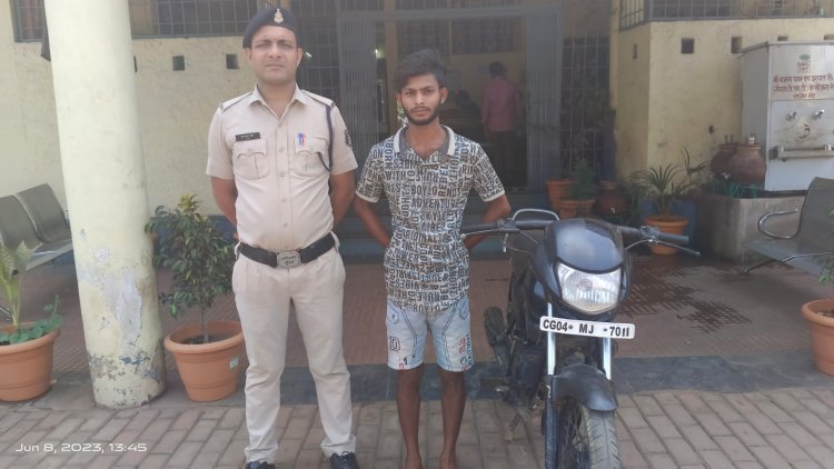 चोरी की दोपहिया वाहन के साथ आरोपी अर्जुन श्रीवास गिरफ्तार