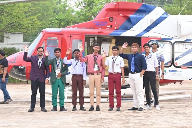 विशेष पिछड़ी जनजाति सहित 10वीं और 12वीं के 89 टॉपर बच्चों ने किया हेलीकॉप्टर जॉयराइड