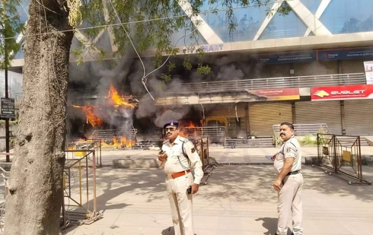 पीएनबी एटीएम आगजनी : 38 लाख खाक, 30 लाख की बाइक भी जली