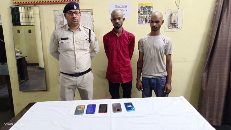 लूट की घटना को अंजाम देने वाले 02 आरोपी गिरफ्तार