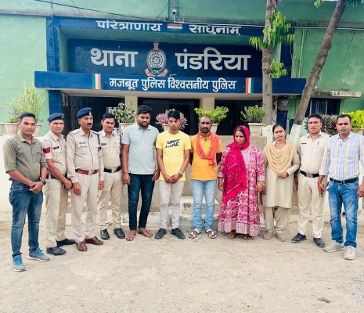 कछुआ से रुपए की बारिश कराने के नाम पर ठगे लाखों, महिला समेत चार गिरफ्तार