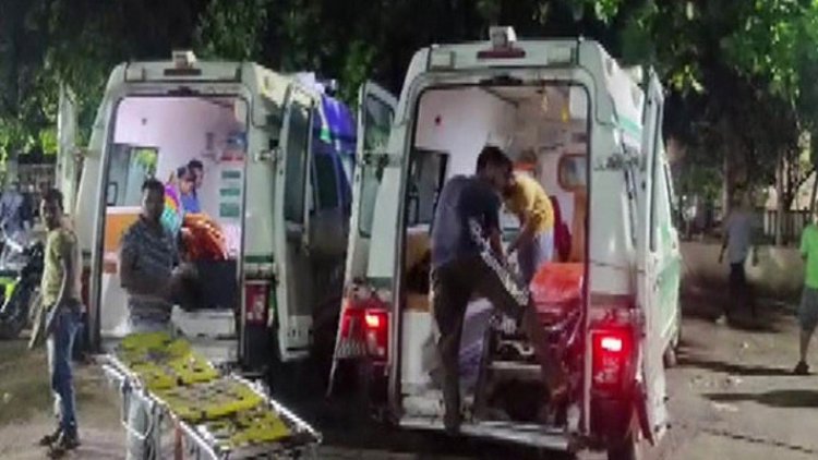 दो बसें आपस में टकराईं, 12 की मौत