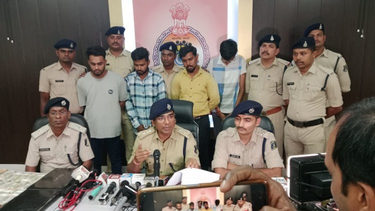 ऑनलाइन सट्टे में बड़ी कार्रवाई, 12 करोड़ सीज, 10 लाख कैश के साथ 4 गिरफ्तार