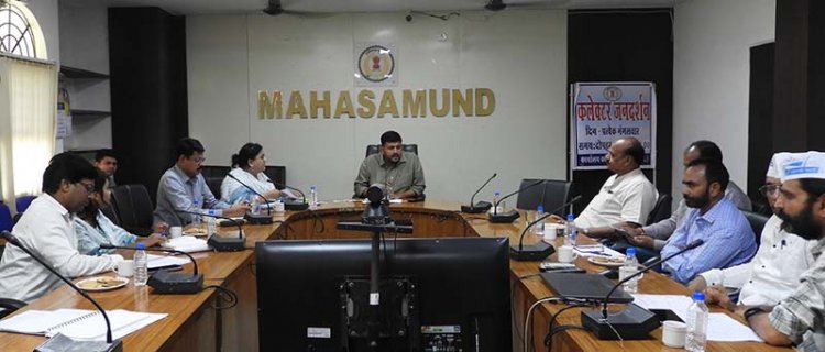 राजनीतिक दलों की बैठक में मतदान केन्द्र-स्थल परिवर्तन संबंधी चर्चा