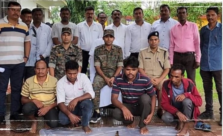 बाघ की खाल समेत चार शिकारी गिरफ्तार