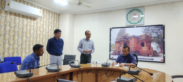 जनचौपाल में कलेक्टर ने सुनी जिले के नागरिकों की समस्याएं