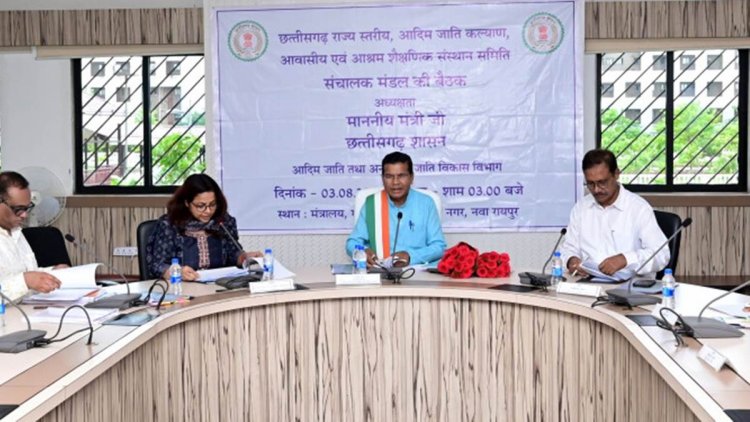 एकलव्य के छात्रों को JEE और NEET प्रवेश परीक्षाओं की मिलेगी आनलाइन कोचिंग, मंत्री मोहन मरकाम ने दिए बेहतर सुविधा देने के निर्देश