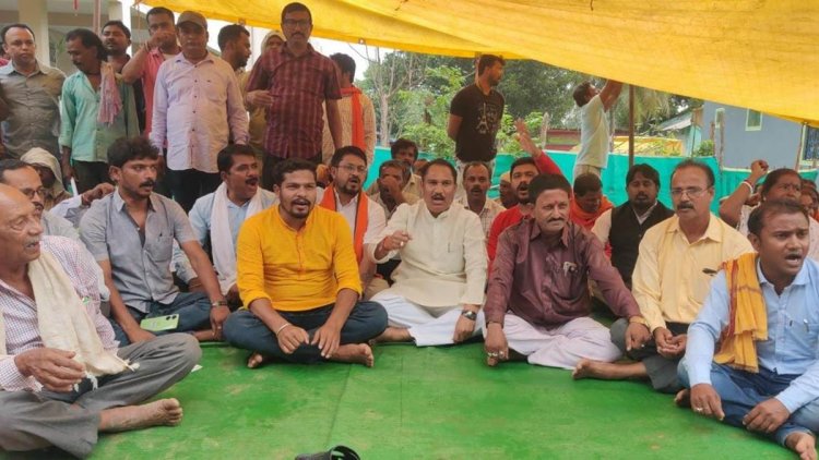 मतांतरित व्‍यक्ति के शव को दफनाने को लेकर विरोध पखांजूर आज बंद बाॅडी को कब्र से निकालने की मांग
