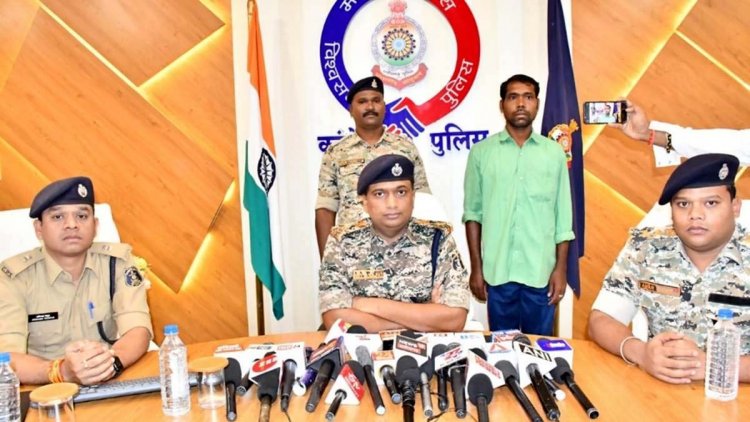 पांच लाख के इनामी नक्सली कमांडर ने किया आत्मसमर्पण