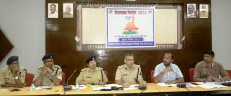 सामूहिक प्रयास से निर्वाचन दायित्व का बेहतर क्रियान्वयन किया जाए : कलेक्टर