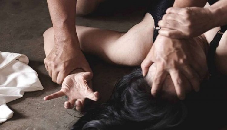 राखी बांधकर घर लौट रही दो युवतियों से गैंगरेप