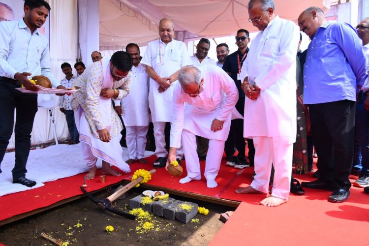 मुख्यमंत्री श्री भूपेश बघेल ने नवा रायपुर में छत्तीसगढ़ कृषि भवन की रखी आधारशिला