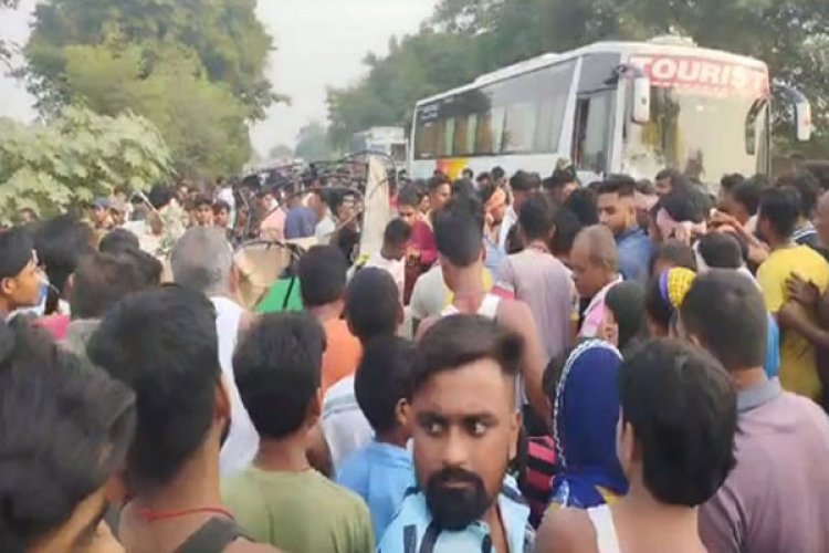 बिहार के मुजफ्फरपुर में बस ने तिपहिया वाहन को मारी टक्कर, 5 की मौत