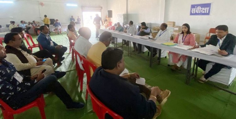 प्रक्षेक व प्रत्याशी प्रतिनिधि की मौजूदगी में निर्वाचन प्रपत्रों की संवीक्षा
