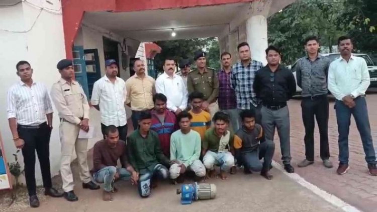 चाेरी करने आरोपी गिरफ्तार, लाखों के जेवर समेत नगदी बरामद