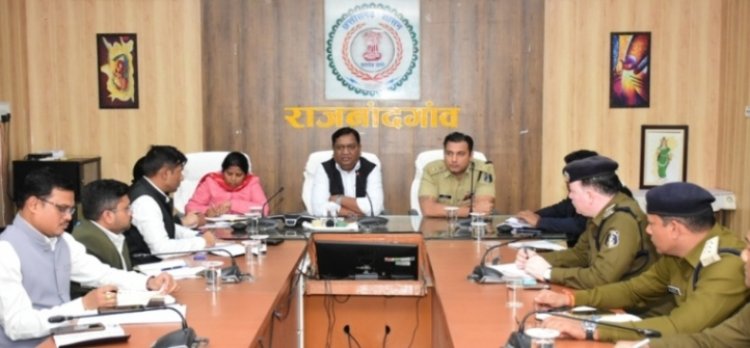 कानून व्यवस्था बनाए रखने के लिए फील्ड में दिखना चाहिए काम : कलेक्टर