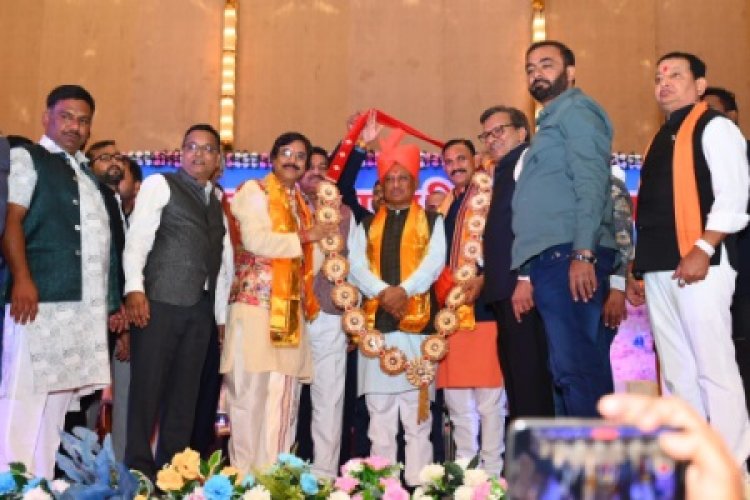 मुख्यमंत्री का मिलर्स एसोसिएशन के सदस्यों ने ड्रायफ्रूट की माला, साफा और गजमाला पहनाकर अभिनंदन किया