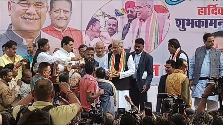 पूर्व सीएम ने मजदूरों के साथ नए साल की शुरुआत की