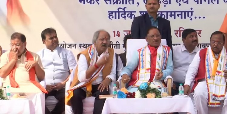 पतंग उत्सव में शामिल होने पुरखौती मुक्ताँगन पहुँचे सीएम साय, देखें लाइव...