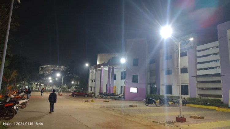 कलेक्टर के निर्देश पर सेंट्रल लाइब्रेरी परिसर अब स्ट्रीट लाइट से हुआ जगमग