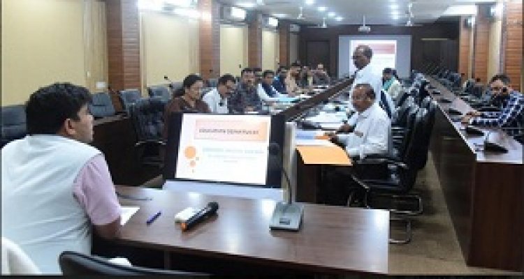 शिक्षा की गुणवत्ता बढ़ाने कलेक्टर ने दिए निर्देश