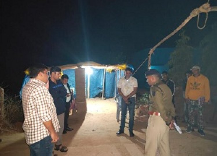 कलेक्टर एवं एसपी ने अचानक आधी रात किया अंतर्राज्यीय सीमा के चेकपोस्टों का निरीक्षण