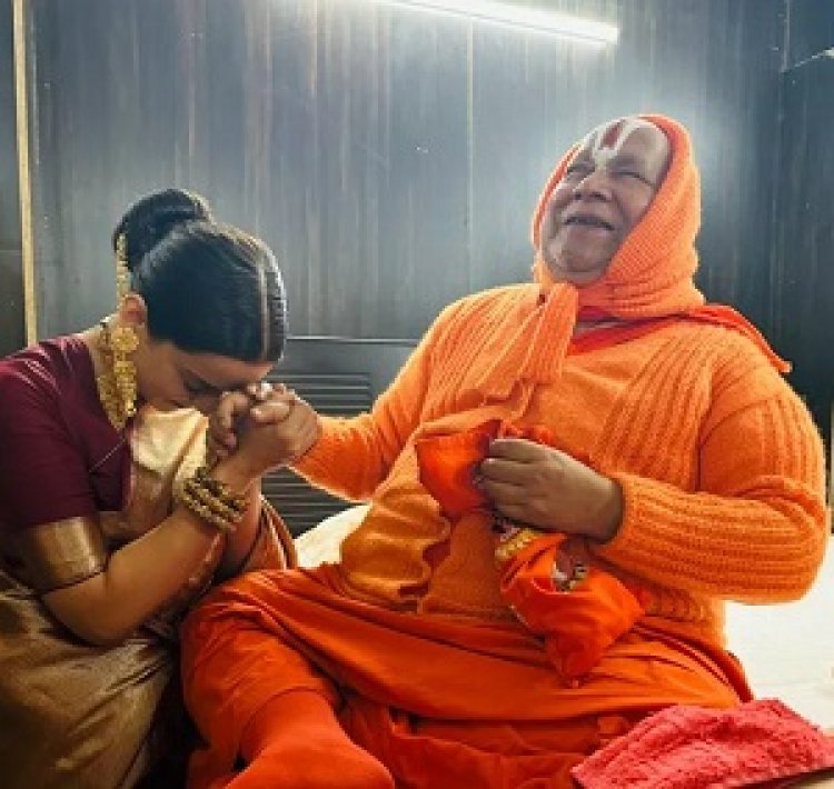 कंगना रनौत पहुंचीं अयोध्या
