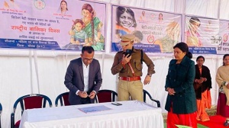 राष्ट्रीय बालिका दिवस पर हस्ताक्षर अभियान में कलेक्टर ने किया हस्ताक्षर