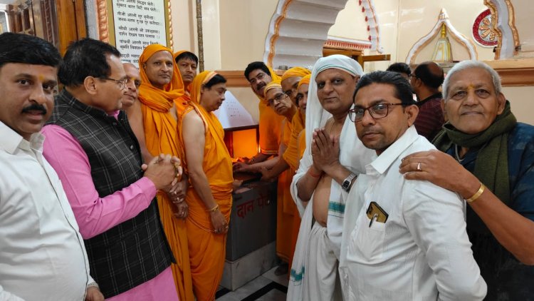 नवीन जिनालय निर्माण का संकल्प लेकर बड़ा मंदिर में अखंड ज्योत स्थापित