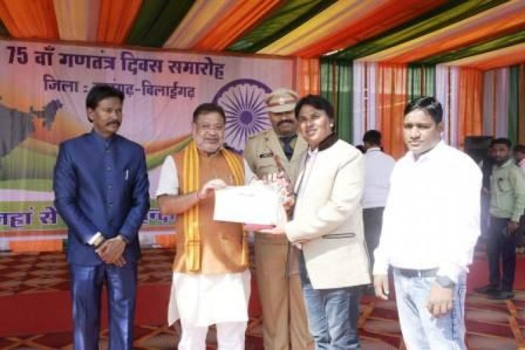 उत्कृष्ट कार्य के लिए अधिकारी कर्मचारी, खिलाड़ी, कलाकार और समाजसेवी हुए सम्मानित