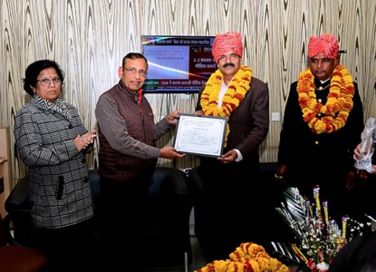 जनसम्पर्क विभाग के अतिरिक्त निदेशक जोशी व सहायक कर्मचारी वर्मा की विदाई