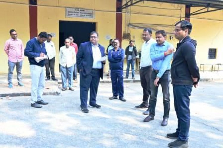 कलेक्टर-एसपी ने मंडी परिसर स्थित स्ट्रांग रूम पहुंचकर एफएलसी की तैयारियों का लिया जायजा