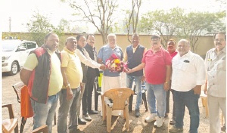 टाऊनशिप में हाफ बिजली बिल योजना का लाभ दिलाने के लिए मिलकर पूर्व मंत्री का किया आभार व्यक्त