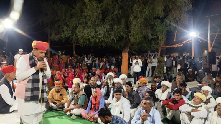 गरीब कल्याण को प्राथमिकता में रखकर अधिकारी करें कार्य : जोगाराम पटेल