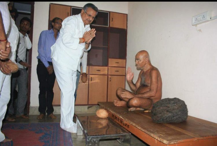 आचार्य श्री विद्यासागर आये थे रायपुर, रमन सिंह ने भी लिया था आशीर्वाद