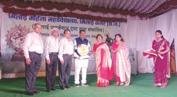 पैंतालिस साल पूर्व प्रारंभ हुए भिलाई महिला महाविद्यालय से मेरा नजदीकी व पारिवारिक रिश्ता है: विजय बघेल