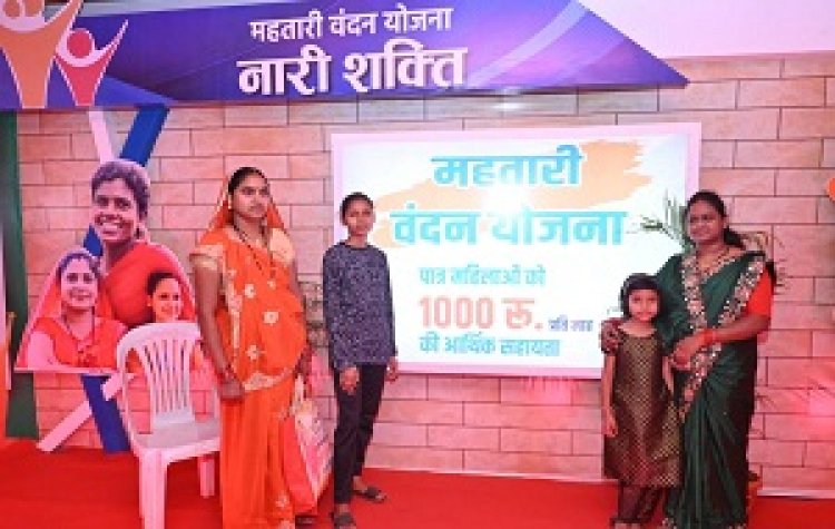 जनसंपर्क विभाग की प्रदर्शनी में मिल रही विभिन्न शासकीय योजनाओं की जानकारी