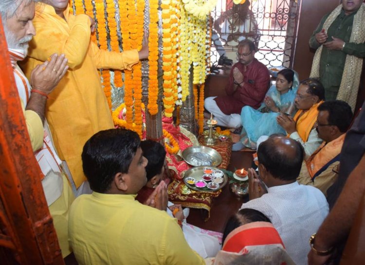 सीएम साय ने ज्वालामुखी शक्तिपीठ में दर्शन व पूजा-अर्चना की