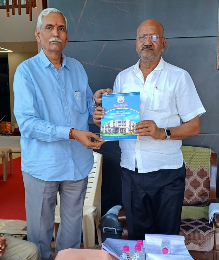मंत्री बृजमोहन ने किया पत्रकारिता विवि के विजन डॉक्यूमेंट का लोकार्पण