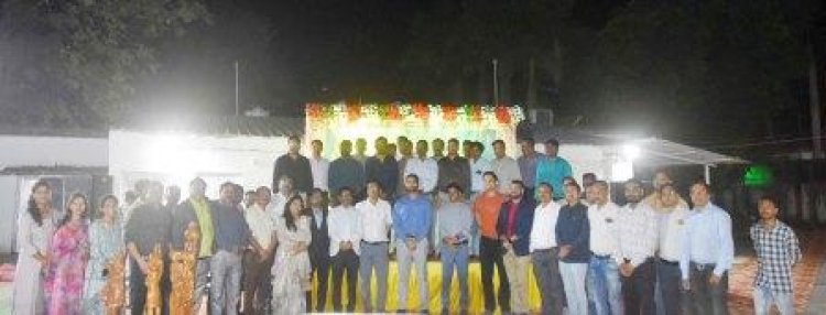 कलेक्टर ने स्थानांतरित राजस्व अधिकारियों को दी भावभीनी विदाई