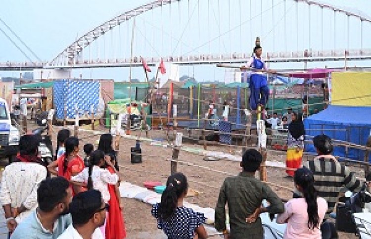 नन्हीं बालिका का हैरतअंगेज करतब देख हैरान हो जाएंगे आप..