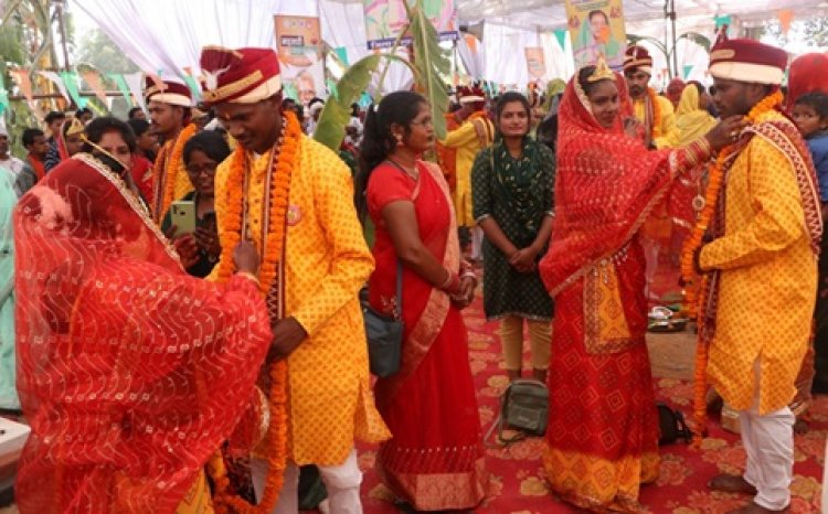 मुख्यमंत्री कन्या विवाह योजना : सूरजपुर में 200 जोड़े परिणय सूत्र में बंधे