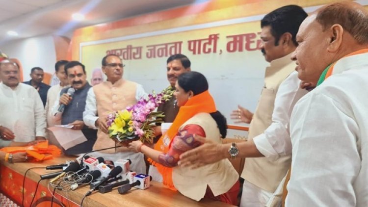 कांग्रेस की पूर्व विधायक पारुल साहू और अमित सक्‍सेना ने थामा भाजपा का दामन