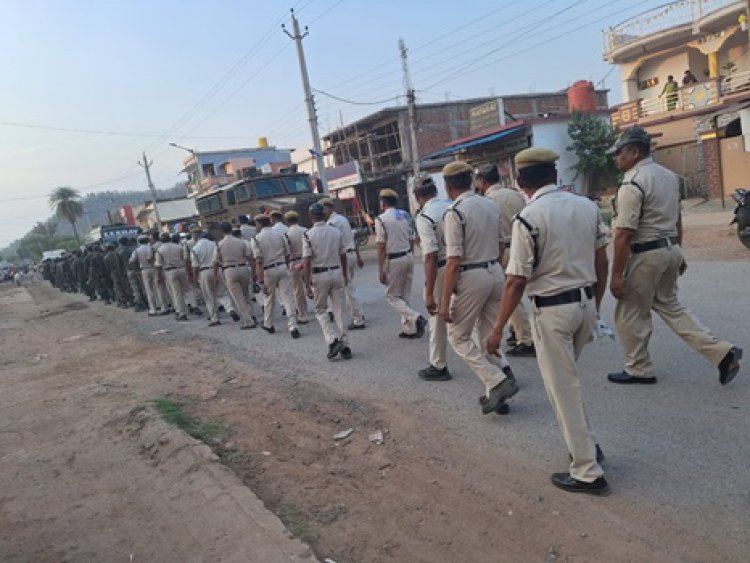 शांति एवं कानून व्यवस्था बनाये रखने आईटीबीपी एवं पुलिस प्रशासन ने किया फ्लैगमार्च