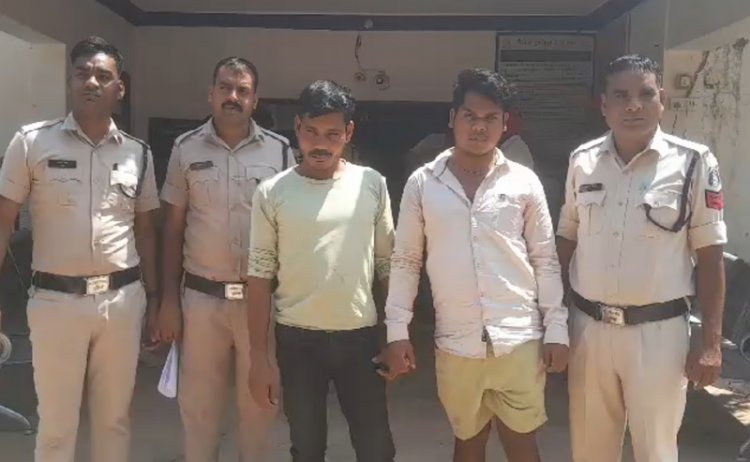 कार रोककर तोड़फोड़ करने वाले 2 नाबालिग समेत 4 गिरफ्तार