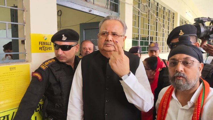 डॉ. रमन सिंह ने डाला वोट, दोपहर 1 बजे तक 53.09 प्रतिशत मतदान