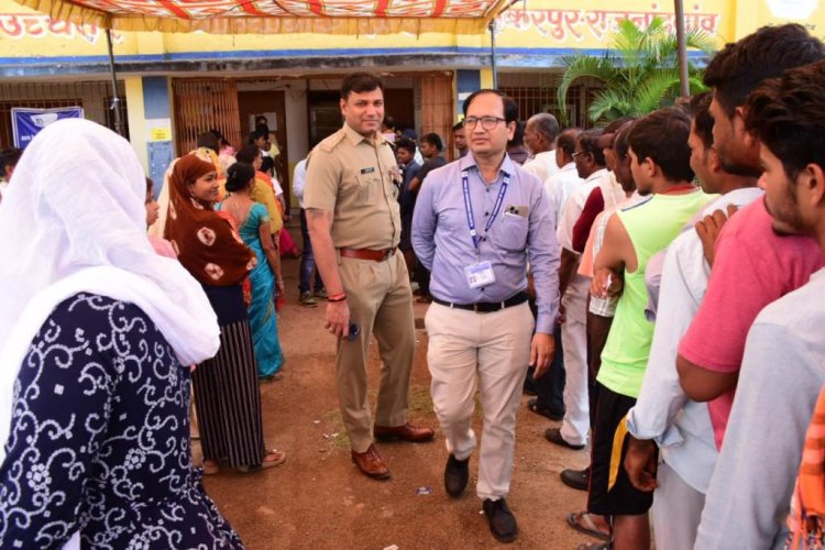 कलेक्टर ने नये युवा मतदाताओं को किया प्रोत्साहित